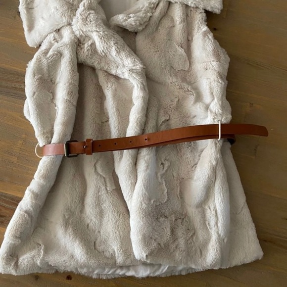 Faux Fur, cream color with tan slim belt, size M - Picture 4 of 8